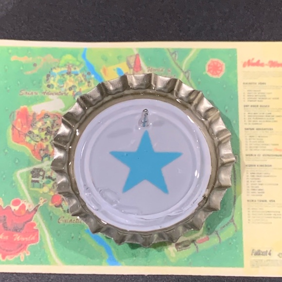 Fallout New Vegas Sunset Sarsaparilla Cap Pin - Picture 2 of 3